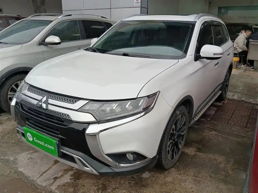 MITSUBISHI OUTLANDER