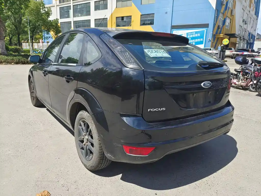 FORD FOCUS 2010