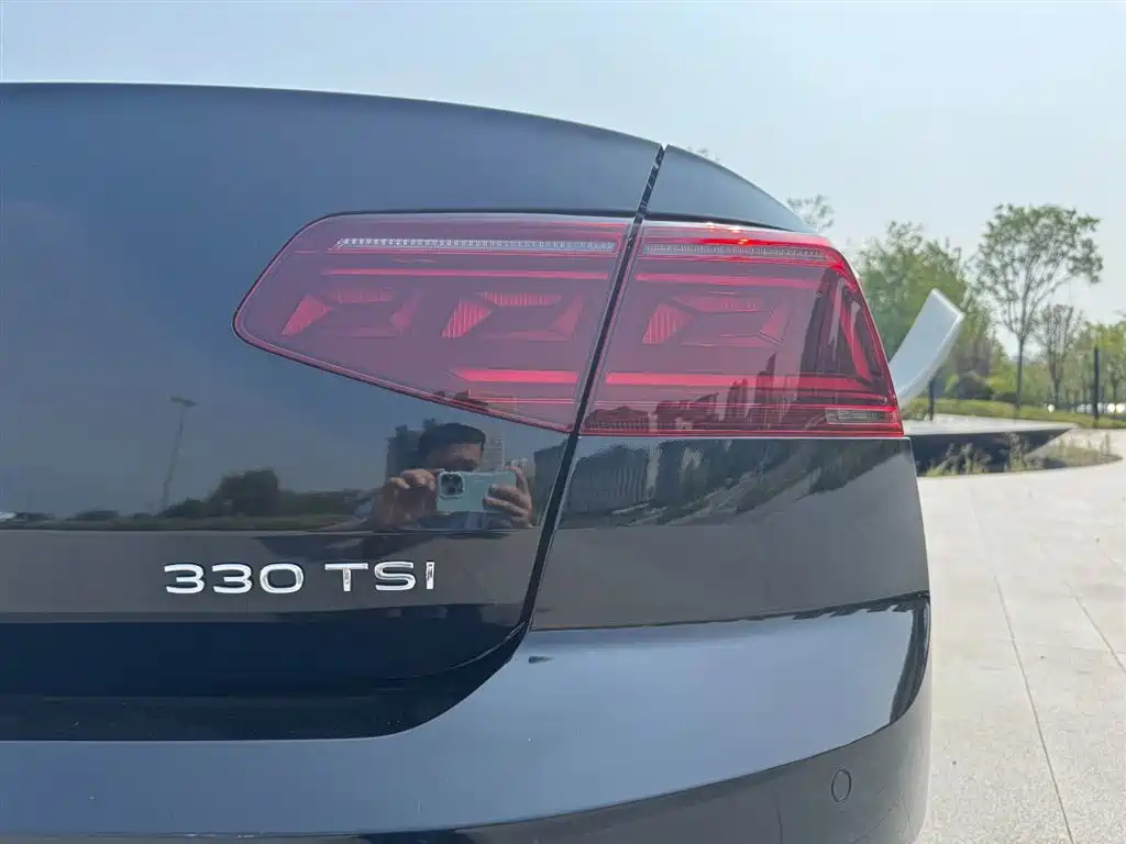 VOLKSWAGEN MAGOTAN 2023