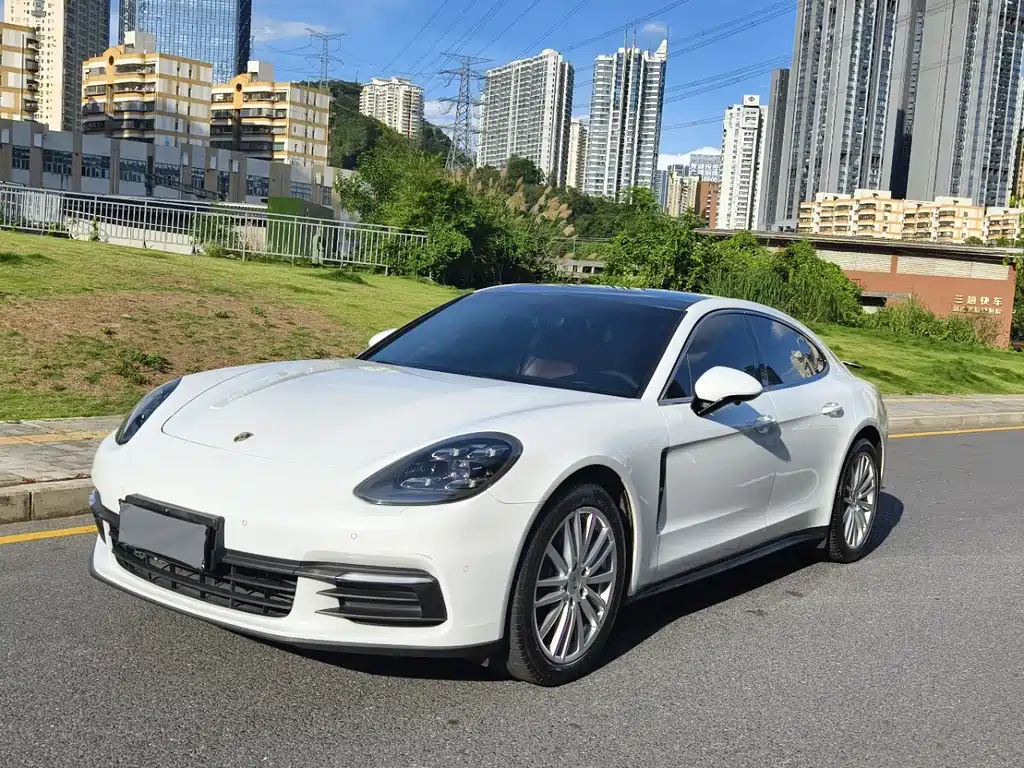 PORSCHE PANAMERA 2017
