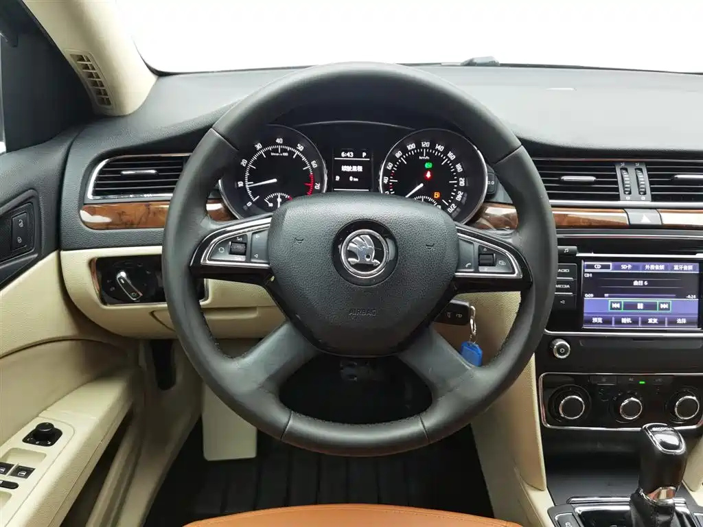 SKODA SUPERB 2013