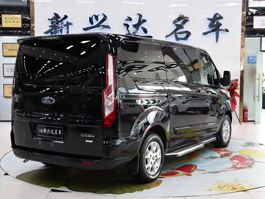 FORD TOUREO 2018