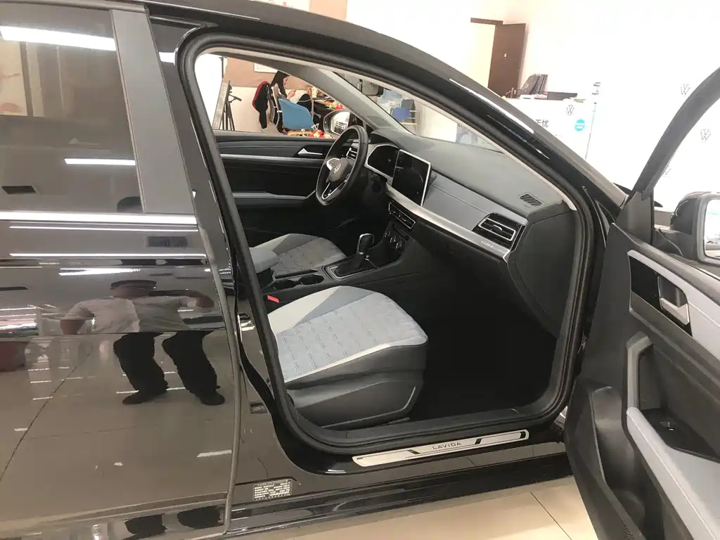 VOLKSWAGEN LAVIDA 2023
