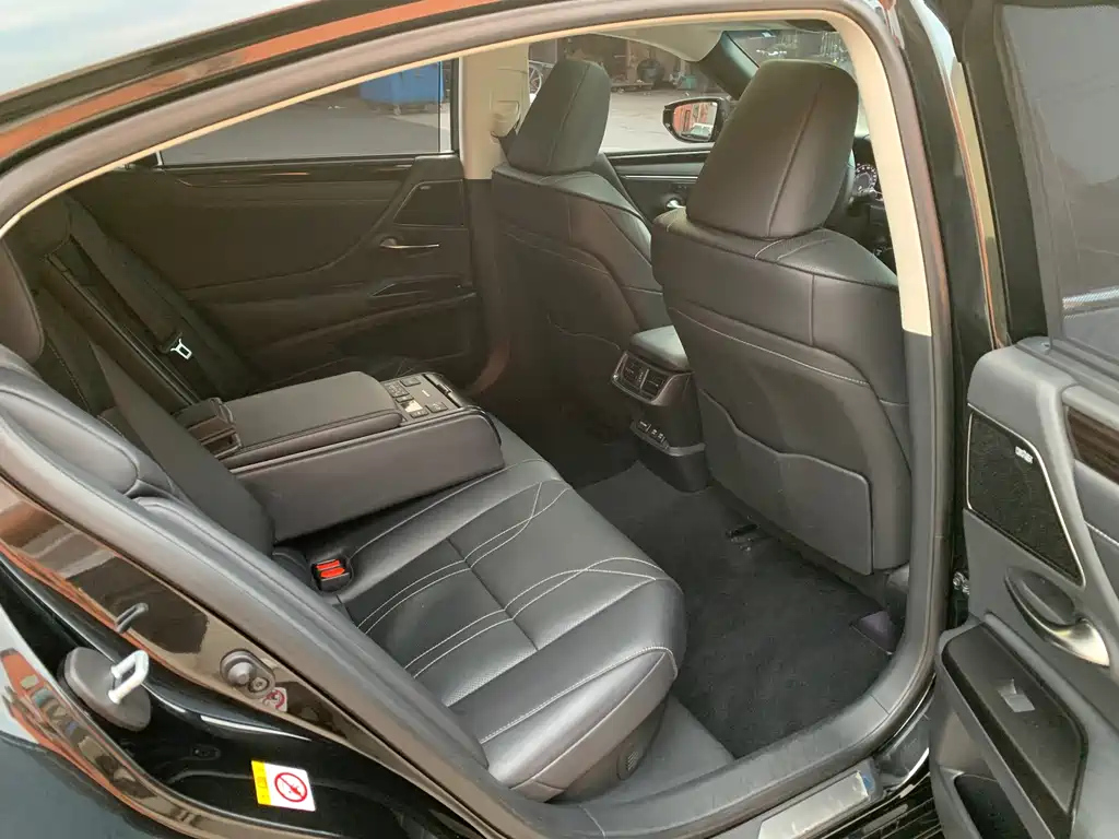 LEXUS ES 2018