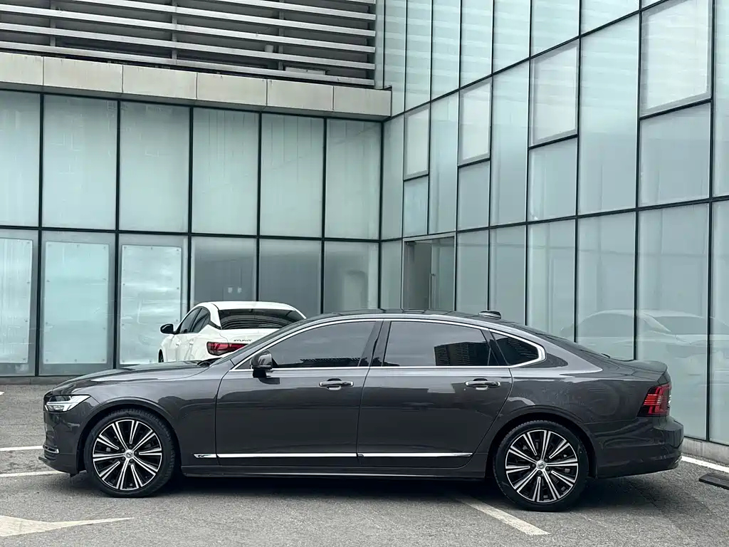 VOLVO S90 2022