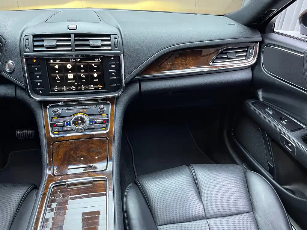LINCOLN CONTINENTAL 2017