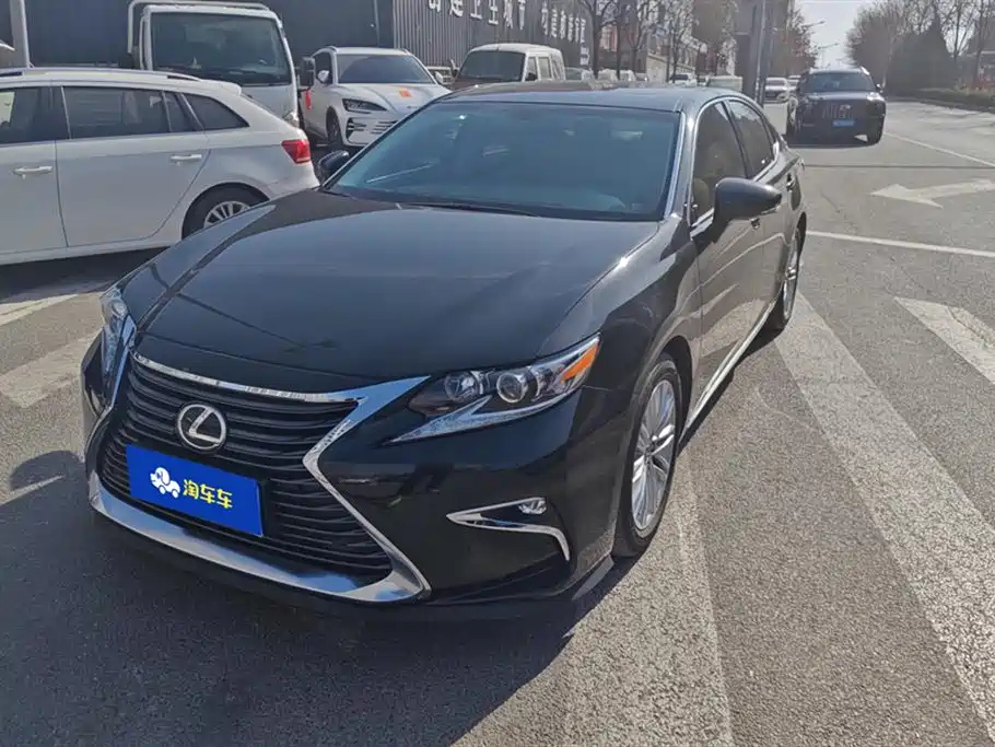 LEXUS ES 2015