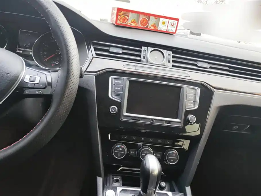 VOLKSWAGEN MAGOTAN 2017