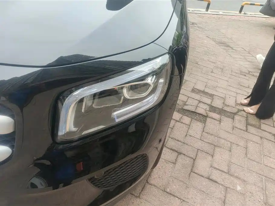 MERCEDES BENZ GLB 2021