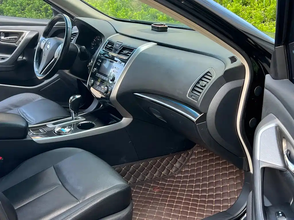 NISSAN TEANA 2015