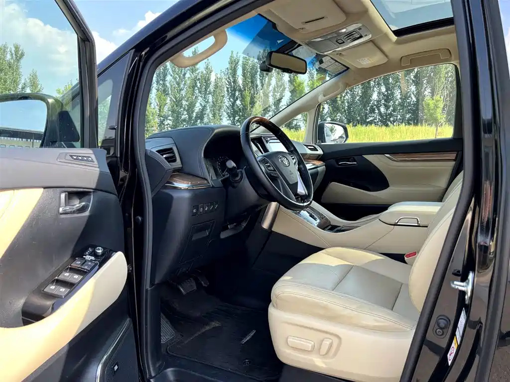 TOYOTA ALPHARD 2017