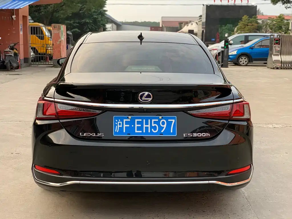 LEXUS ES 2018