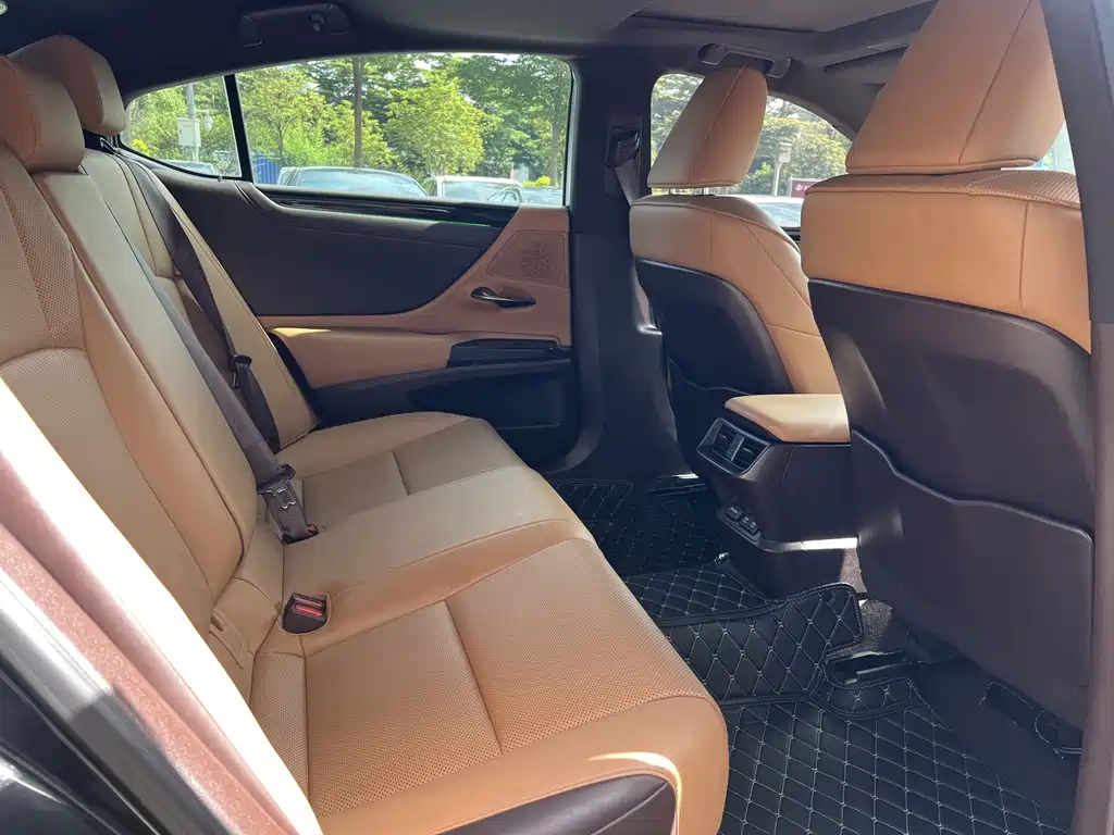 LEXUS ES 2020