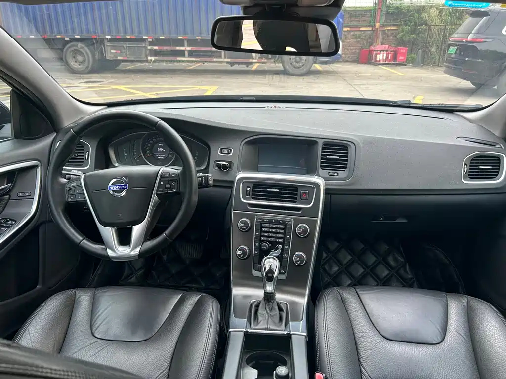 VOLVO V60 2013