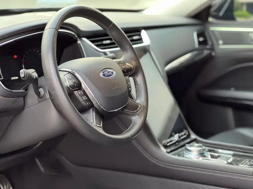FORD TAURUS 2019
