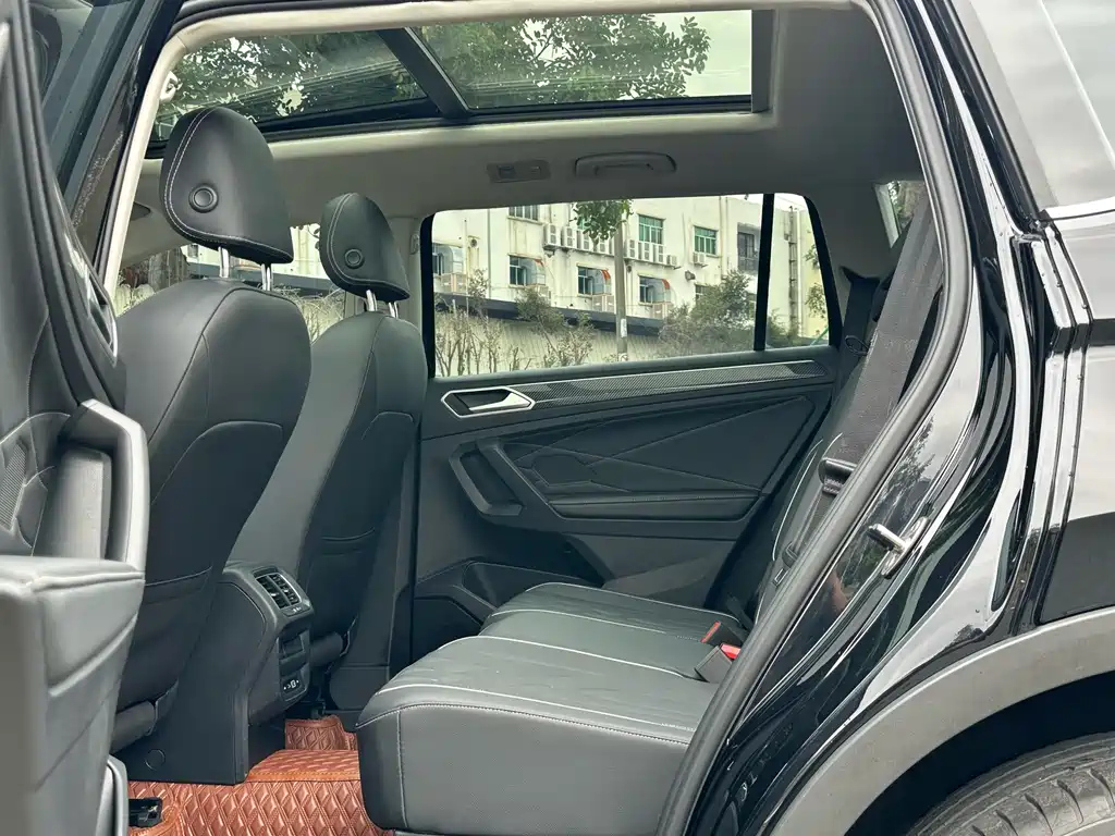 VOLKSWAGEN TIGUAN L 2024
