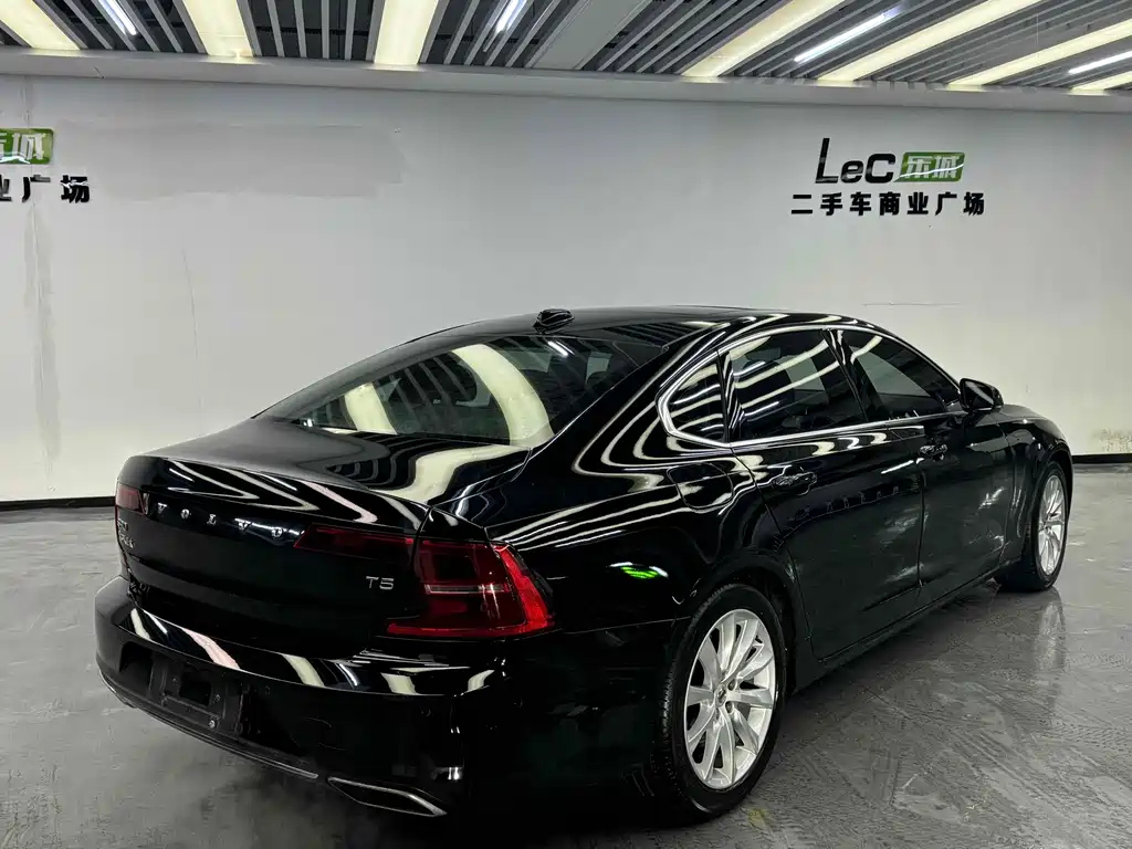 VOLVO S90 2017