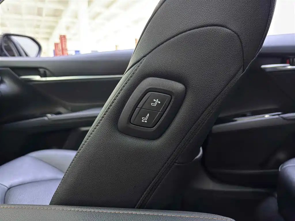 TOYOTA CAMRY 2021