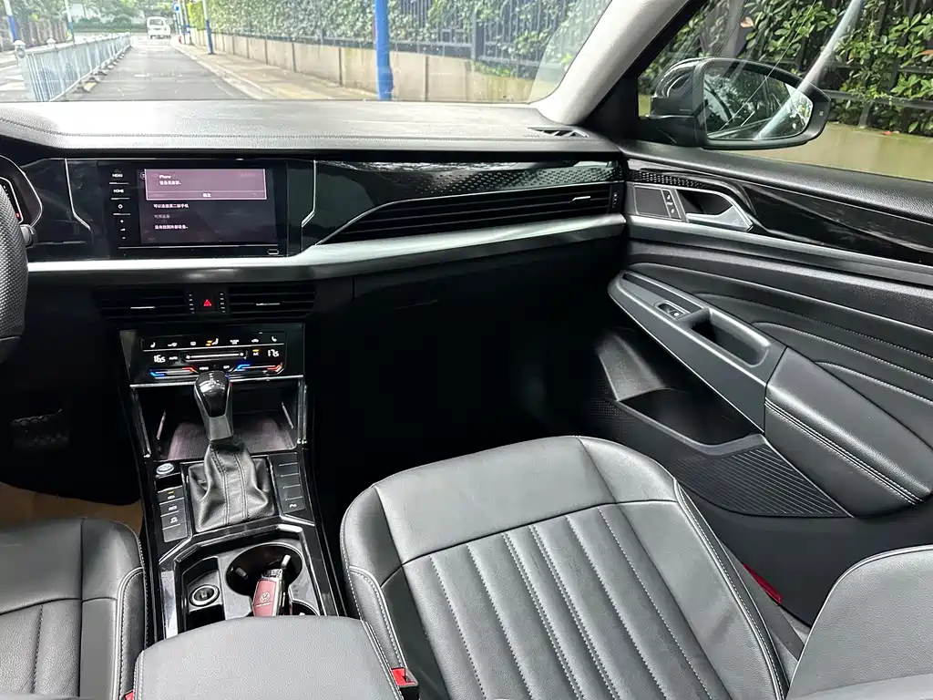 VOLKSWAGEN PASSAT 2021