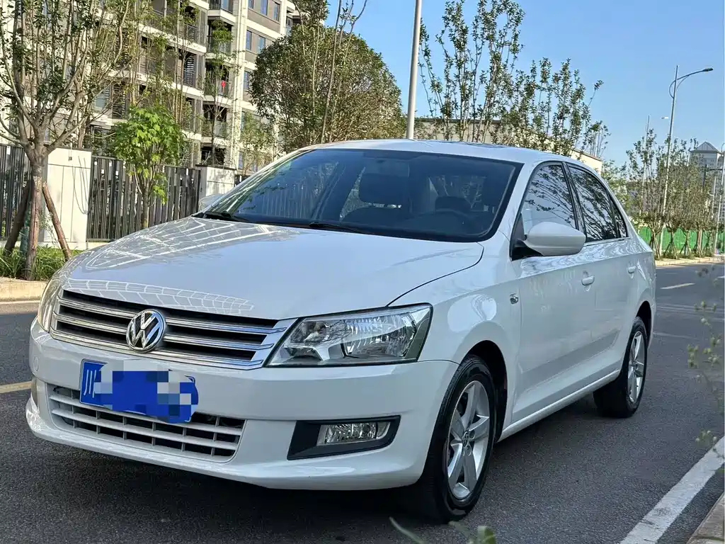 VOLKSWAGEN SANTANA 2015