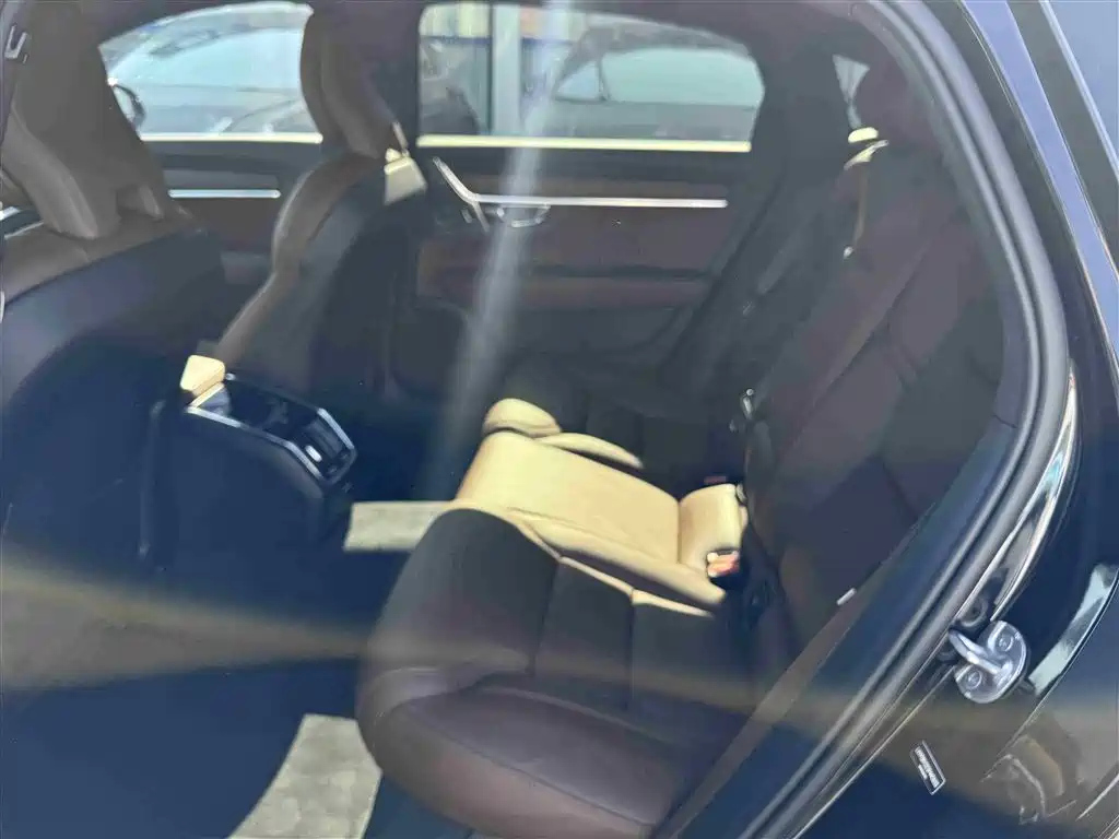 VOLVO S90 2025