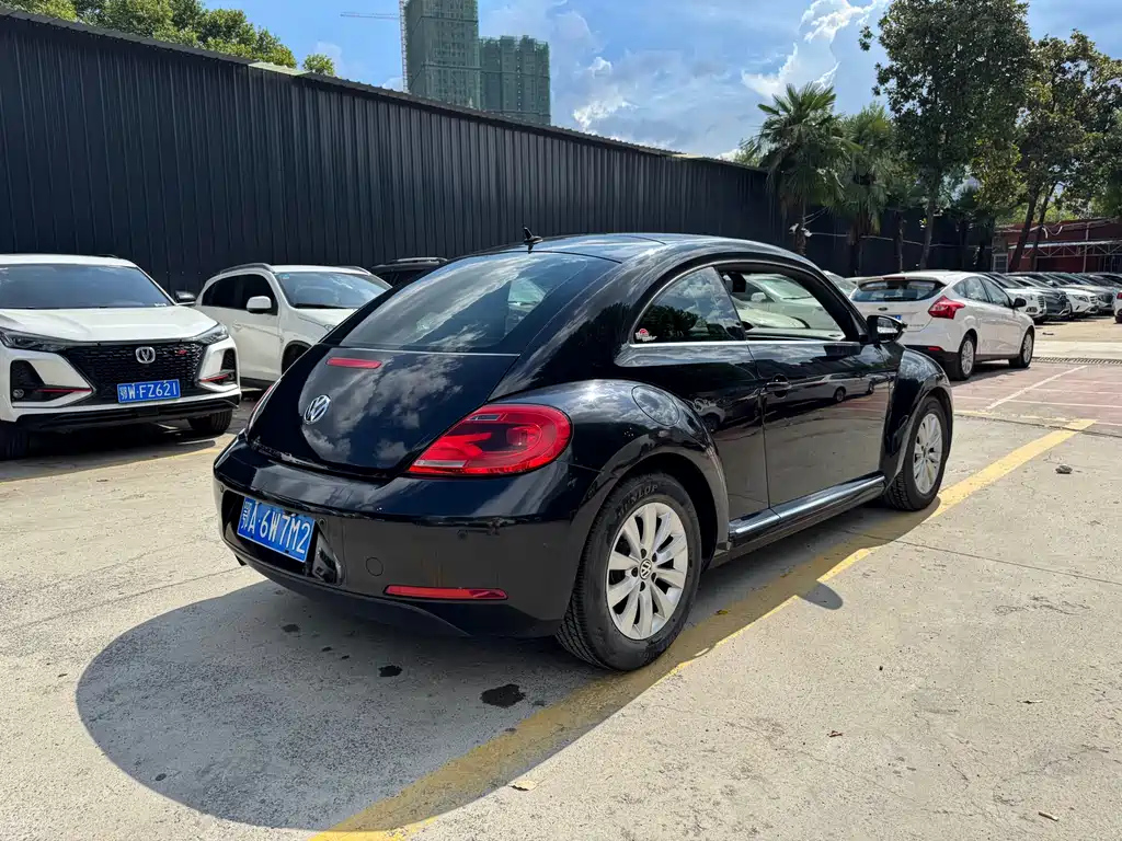 VOLKSWAGEN BEETLE 2014