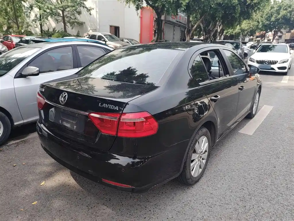 VOLKSWAGEN LAVIDA 2013