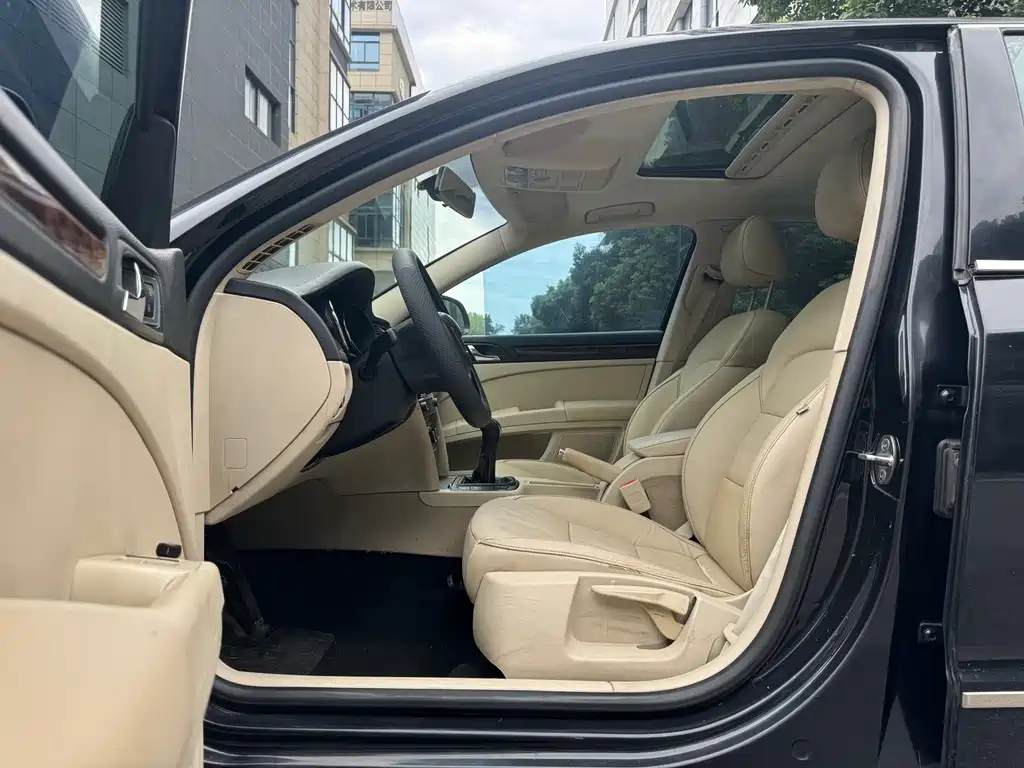 SKODA SUPERB 2012