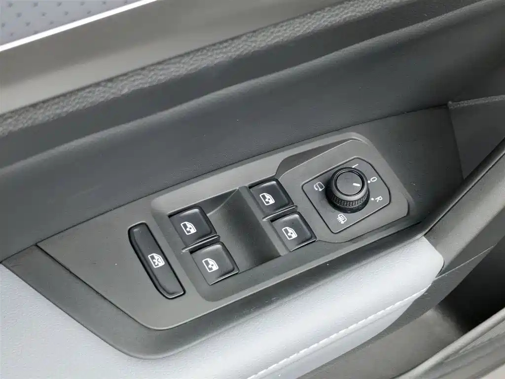 VOLKSWAGEN LAVIDA 2023