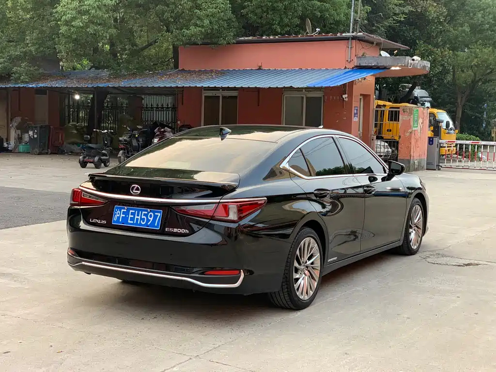 LEXUS ES 2018