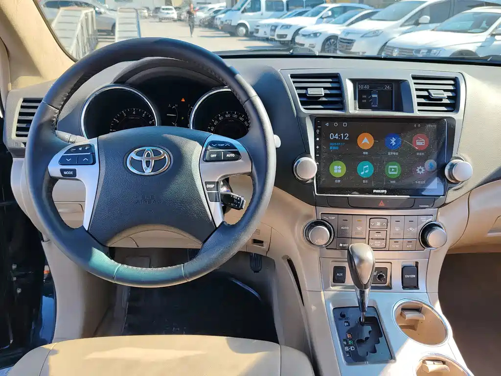 TOYOTA HIGHLANDER 2012