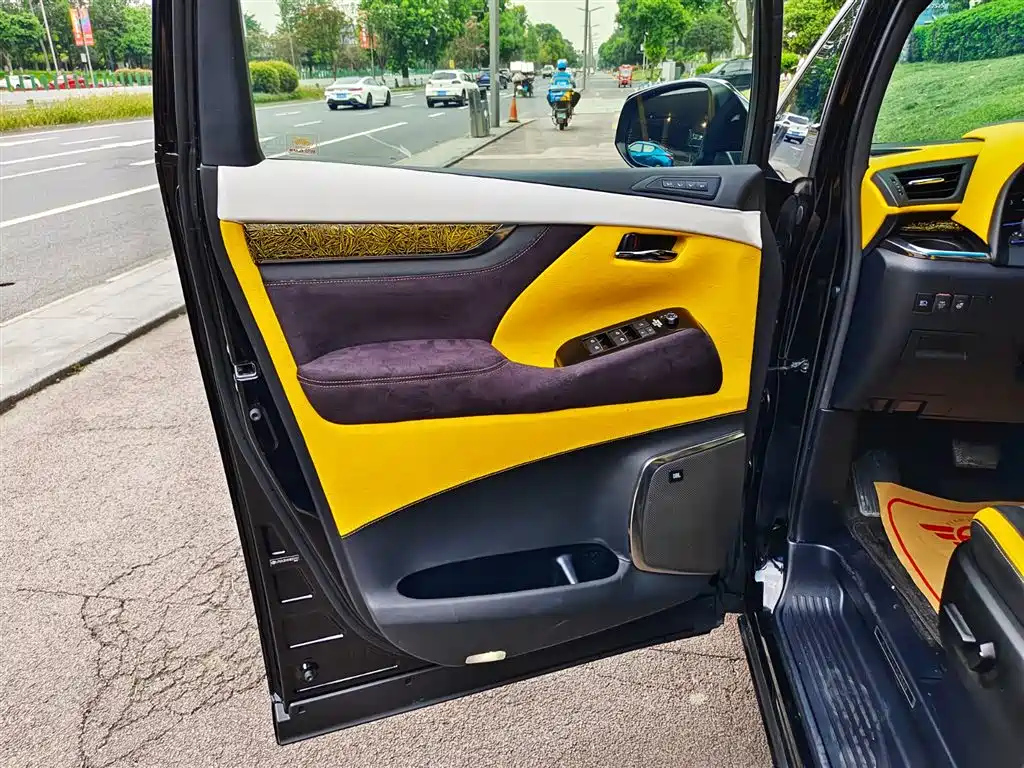 TOYOTA ALPHARD 2018