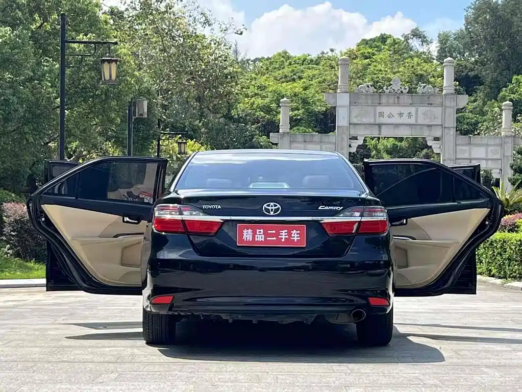 TOYOTA CAMRY 2015