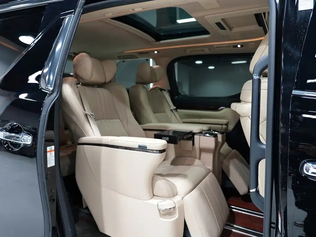 TOYOTA ALPHARD 2018