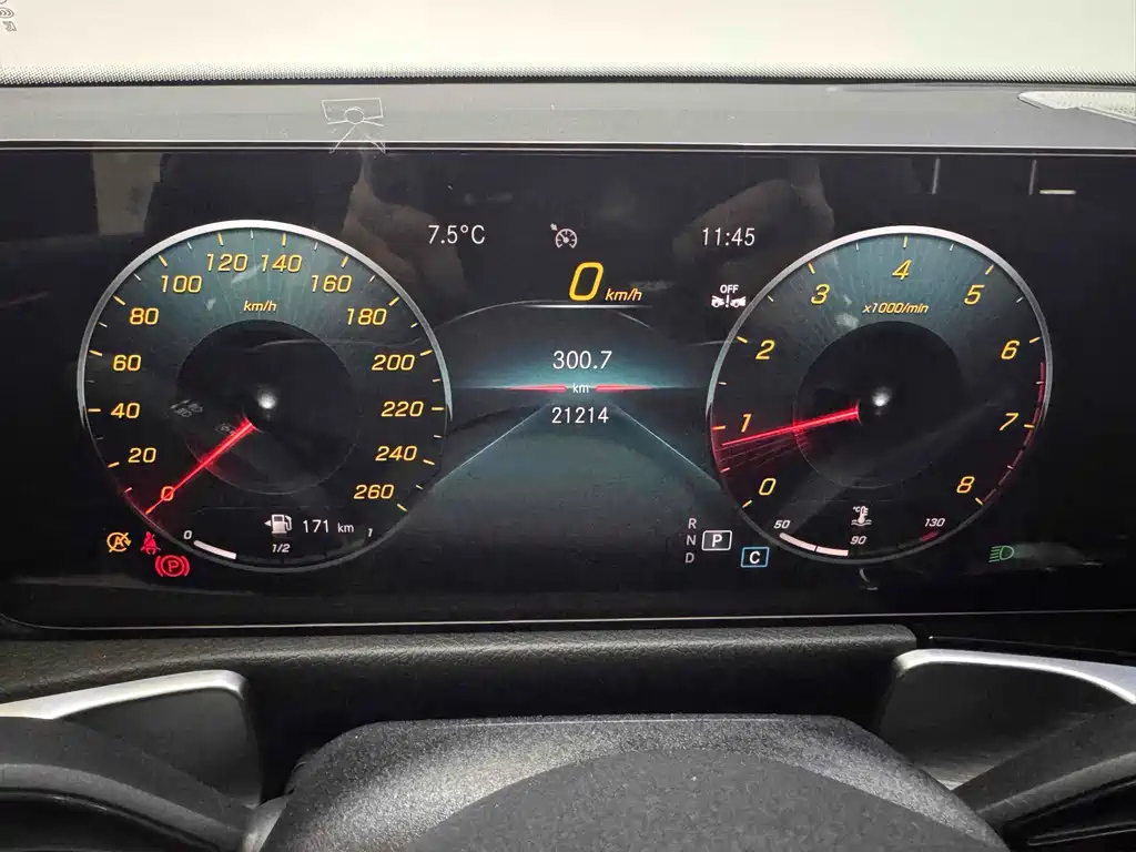 MERCEDES BENZ GLB 2021