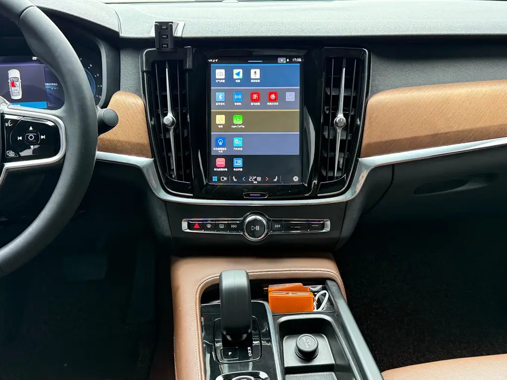 VOLVO S90 2023