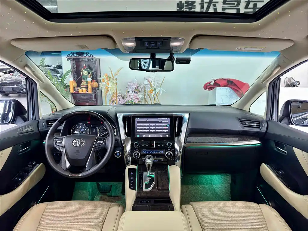 TOYOTA ALPHARD 2018