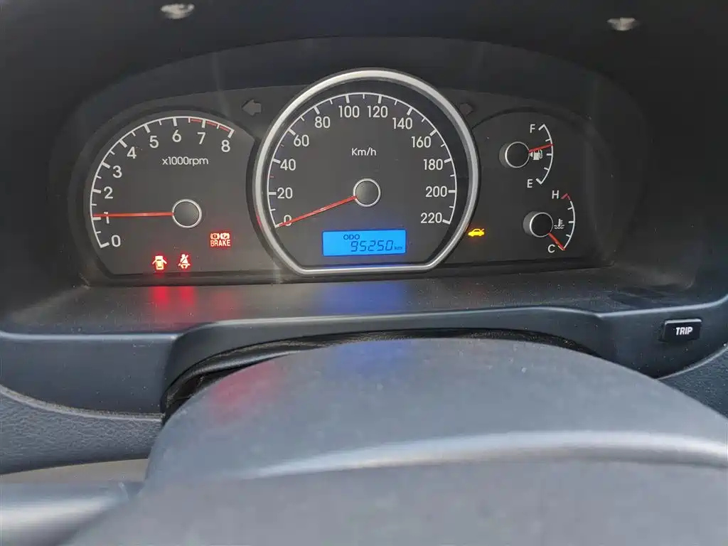 HYUNDAI CELESTA 2011