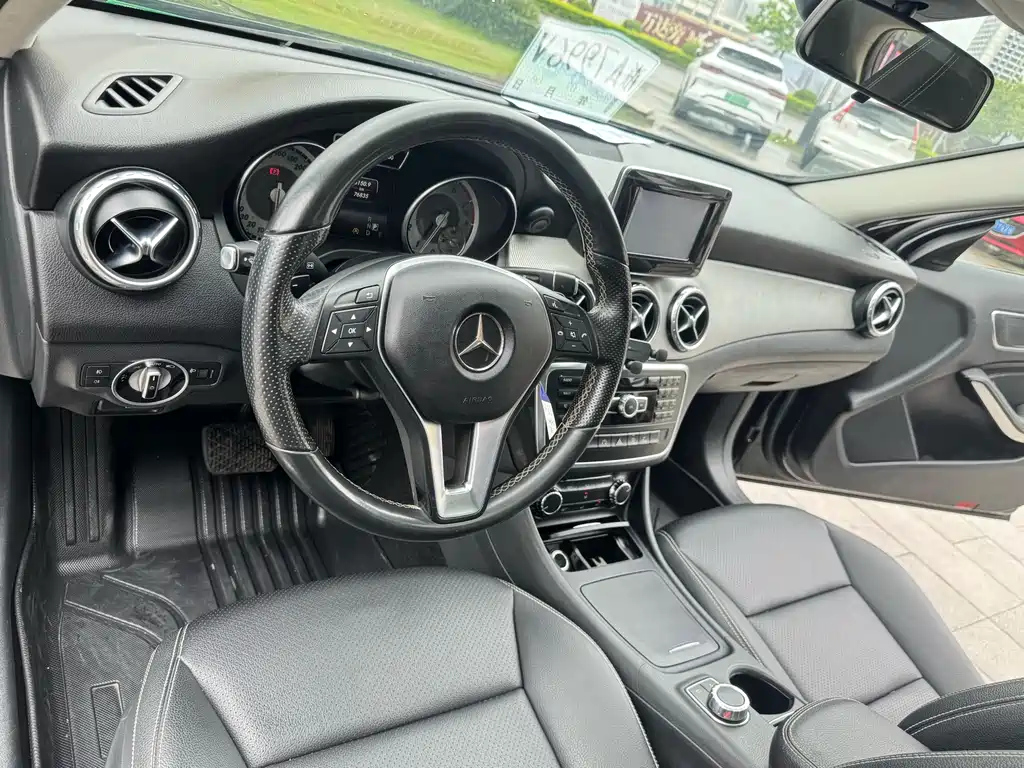 MERCEDES BENZ GLA 2015