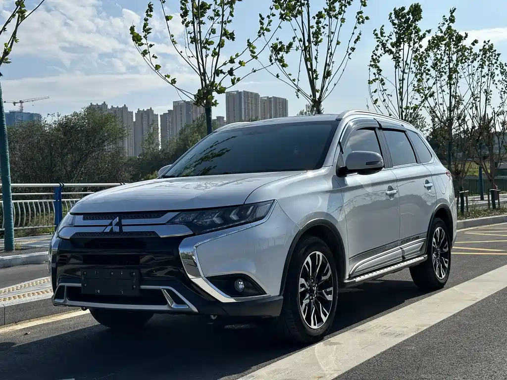MITSUBISHI OUTLANDER 2021