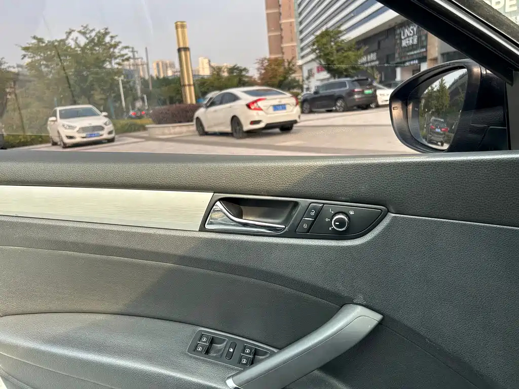 VOLKSWAGEN PASSAT 2015
