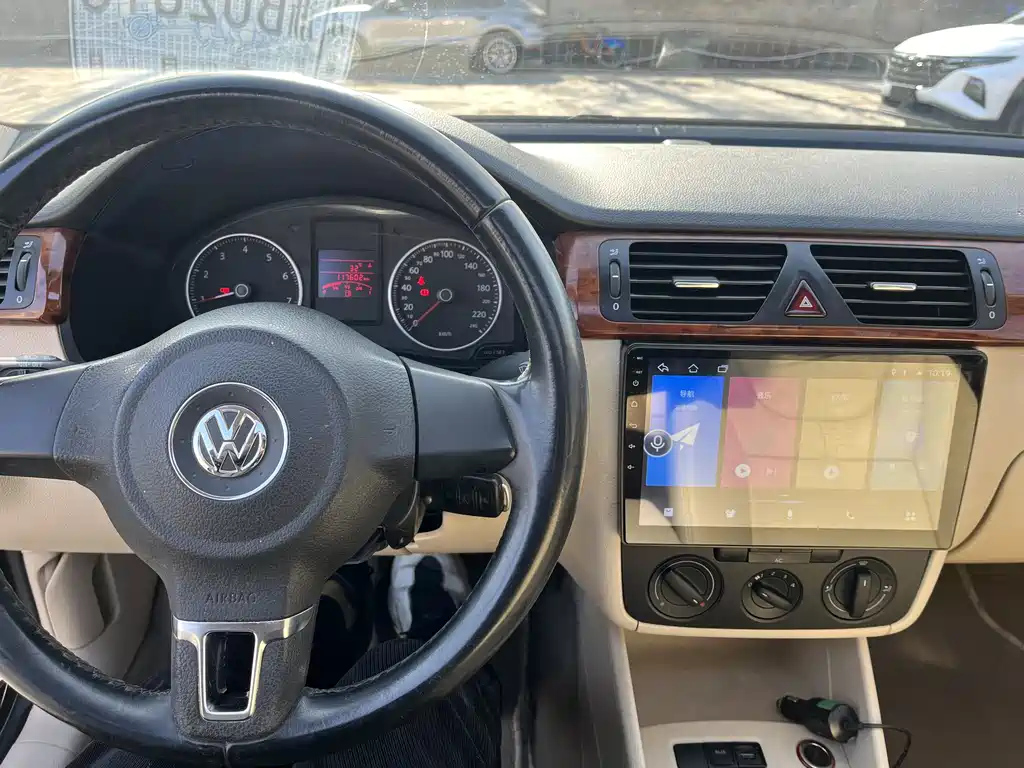VOLKSWAGEN BORA 2011