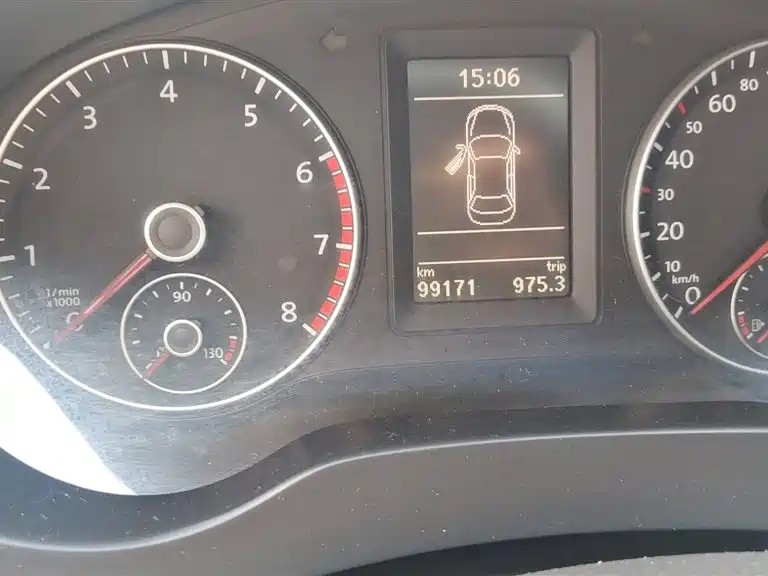 VOLKSWAGEN SAGITAR 2014