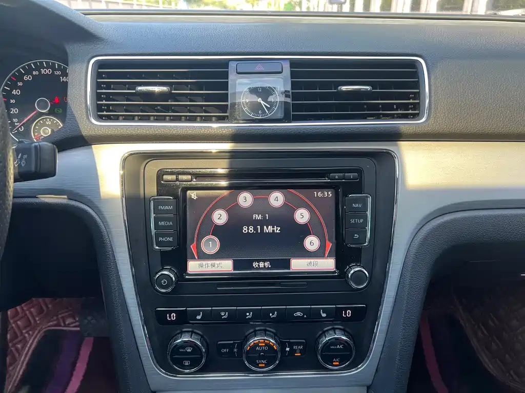 VOLKSWAGEN PASSAT 2015