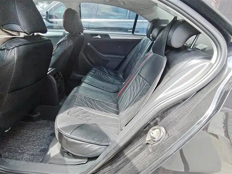 VOLKSWAGEN SAGITAR 2014