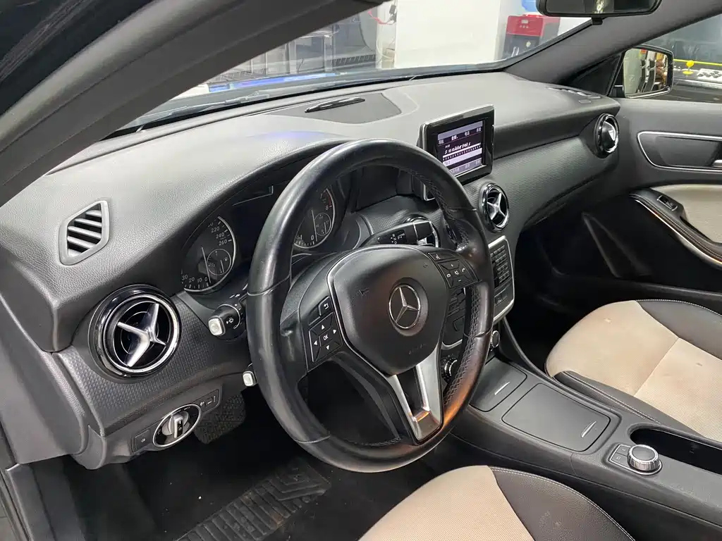 MERCEDES BENZ A-CLASS IMPORT 2013