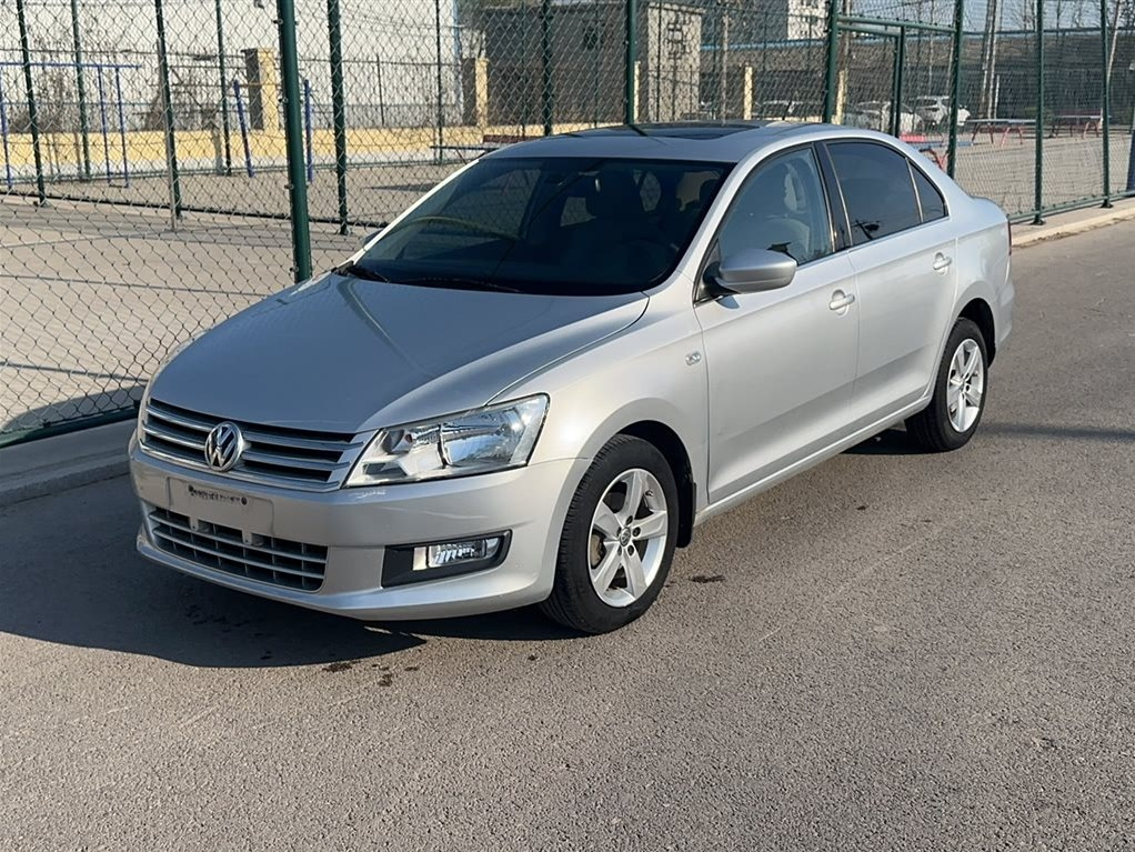 VOLKSWAGEN SANTANA 2015
