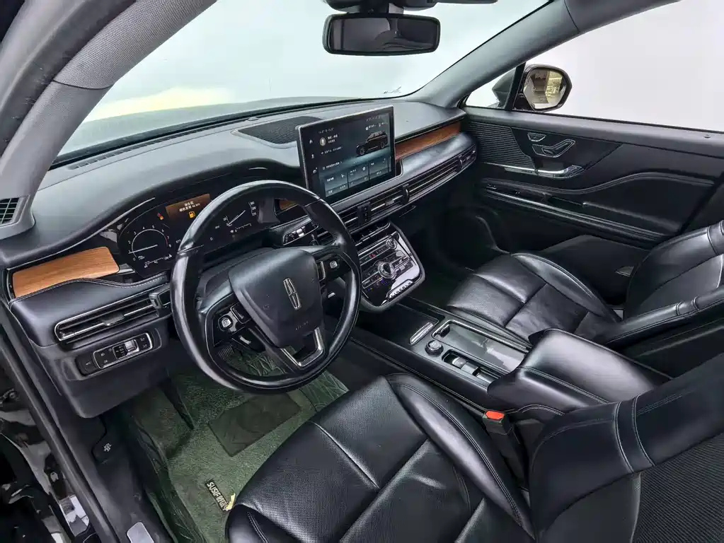 LINCOLN ADVENTURER 2021