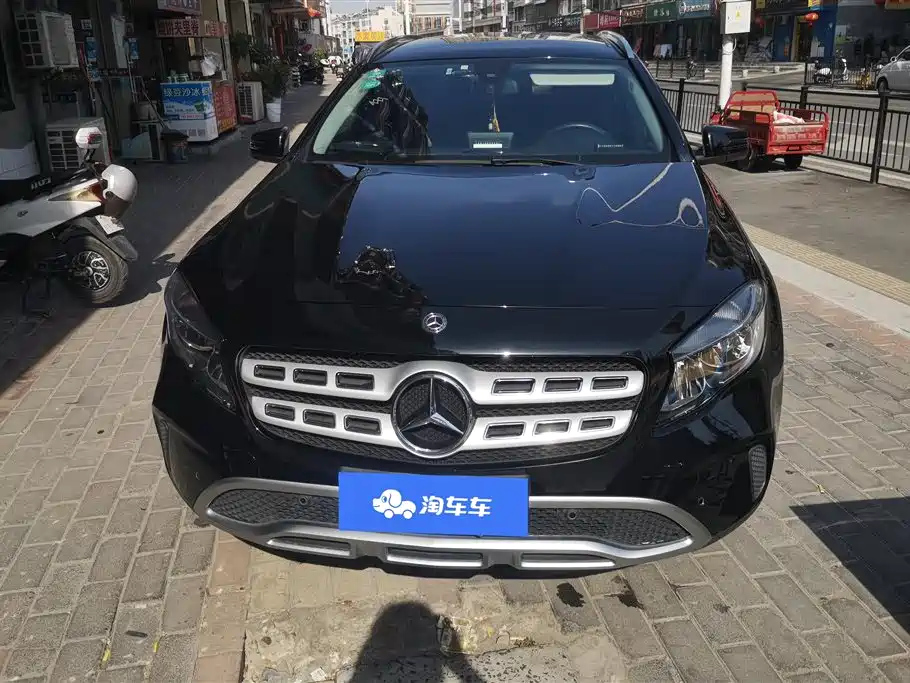 MERCEDES BENZ GLA 2017
