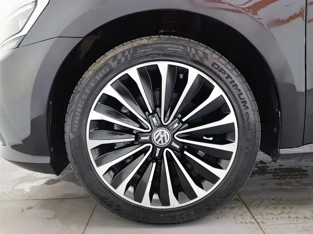 VOLKSWAGEN PASSAT 2017